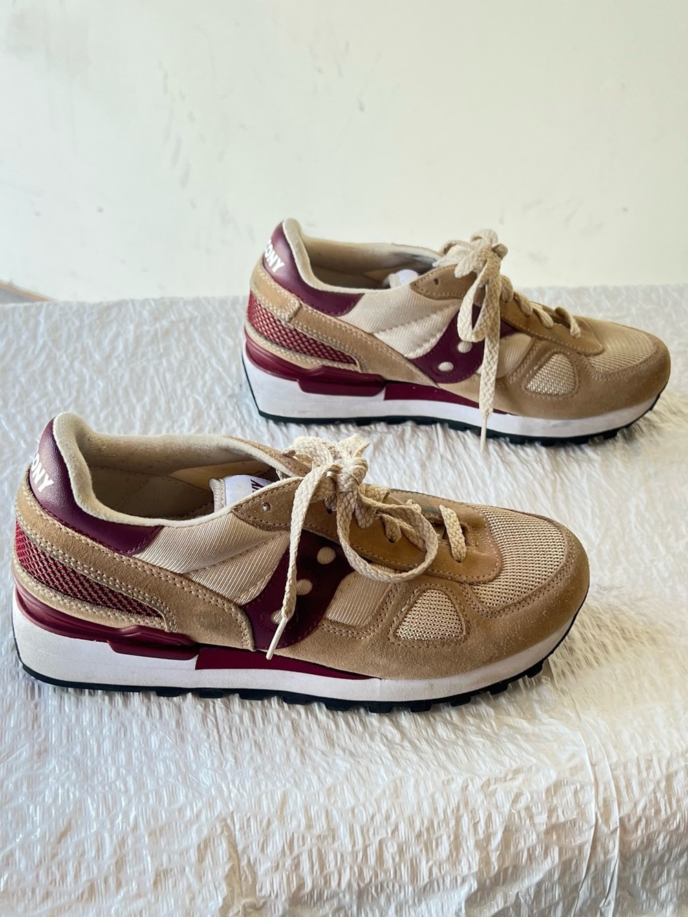 Saucony Beige and Cream Sneakers with Purple Accent